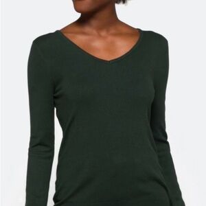 Mia Elegant Deep Green V-Neck Sweater